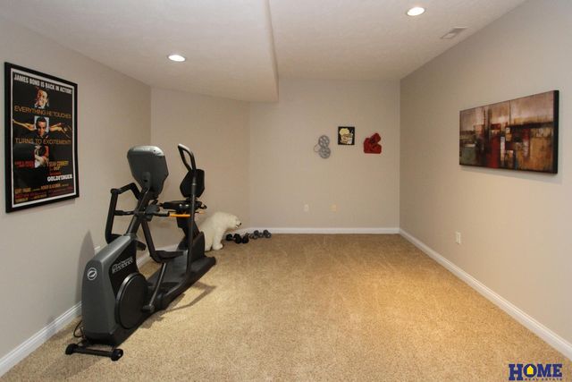 6528 Lone Tree Drive, Lincoln, NE 68512