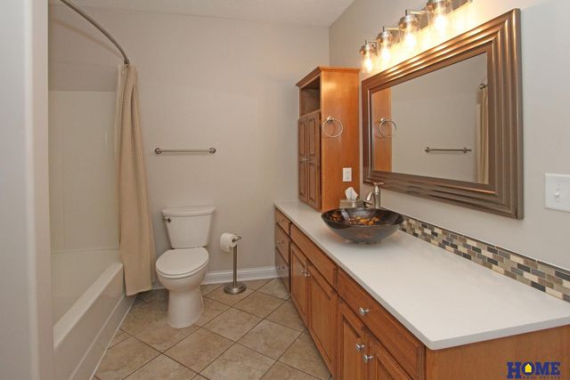 6528 Lone Tree Drive, Lincoln, NE 68512