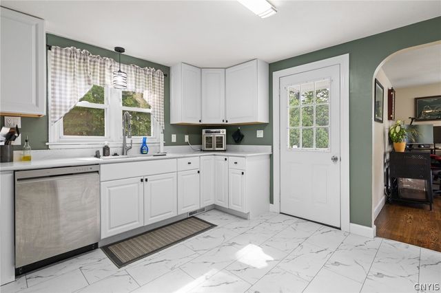 108 Sutton Drive, Camillus, NY 13219