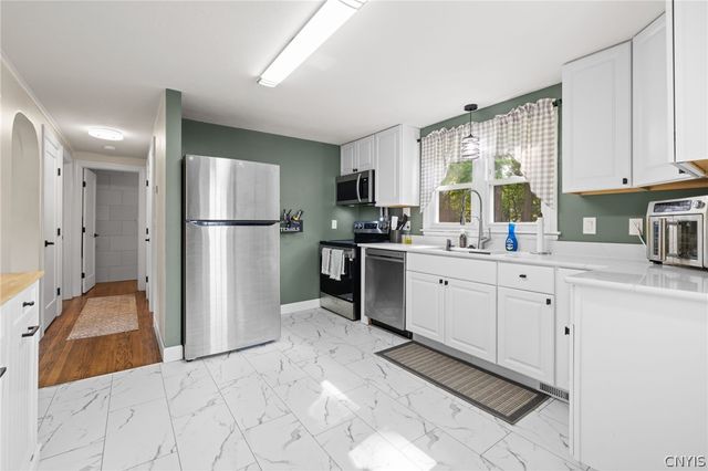 108 Sutton Drive, Camillus, NY 13219