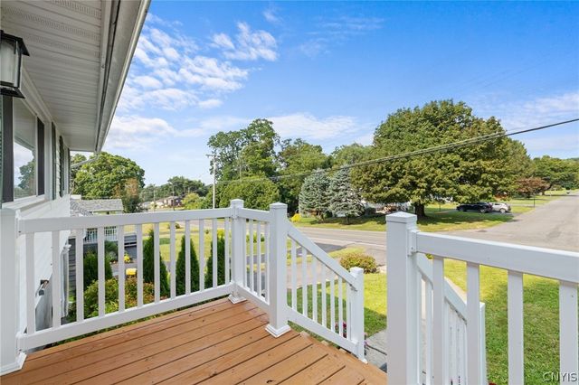 108 Sutton Drive, Camillus, NY 13219