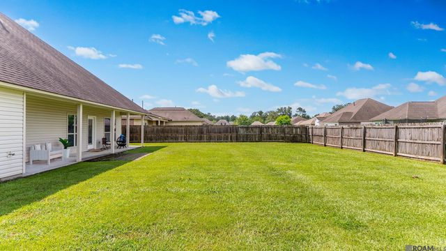 17634 Hoods Ridge Dr, Prairieville, LA 70769
