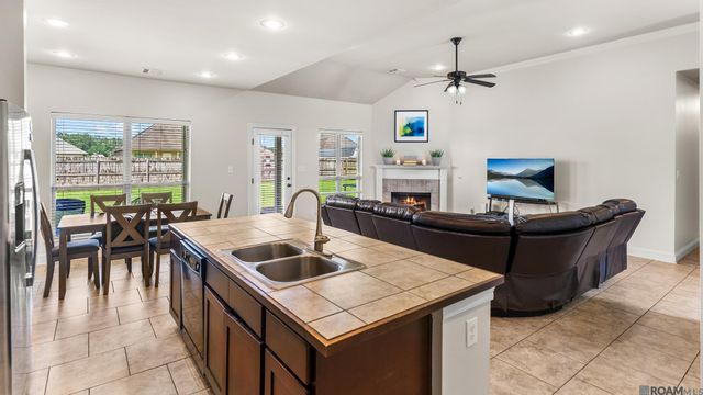 17634 Hoods Ridge Dr, Prairieville, LA 70769