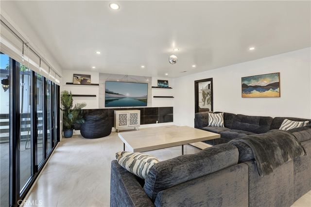 17928 Toiyabe, Fountain Valley, CA 92708