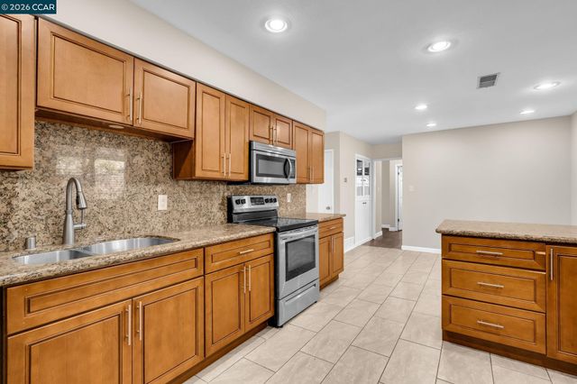3411 Clayburn Rd, Antioch, CA 94509