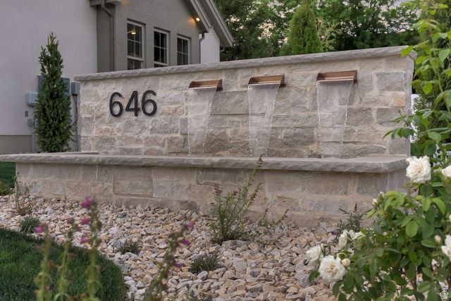 646 W HIDDEN FARM DR, Farmington, UT 84025