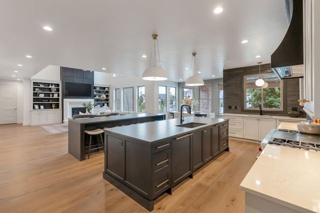 646 W HIDDEN FARM DR, Farmington, UT 84025