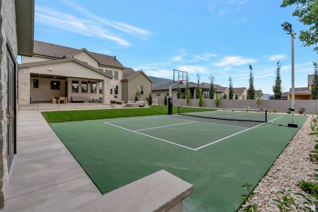 646 W HIDDEN FARM DR, Farmington, UT 84025