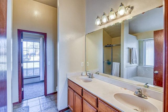 2200 SE 8th Street, Moore, OK 73160