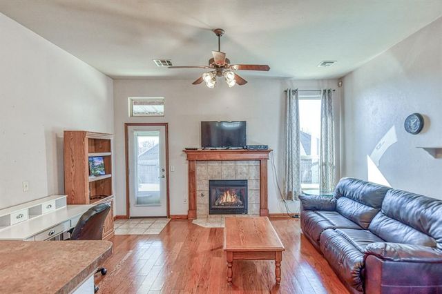 2200 SE 8th Street, Moore, OK 73160