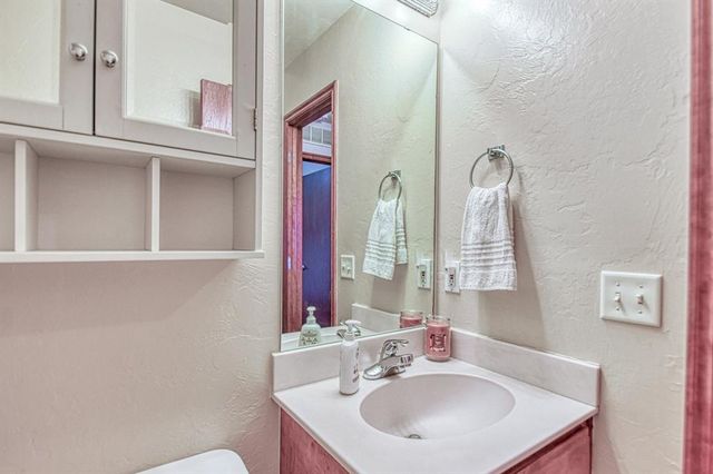 2200 SE 8th Street, Moore, OK 73160