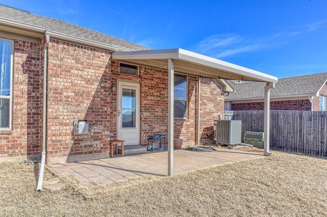 2200 SE 8th Street, Moore, OK 73160