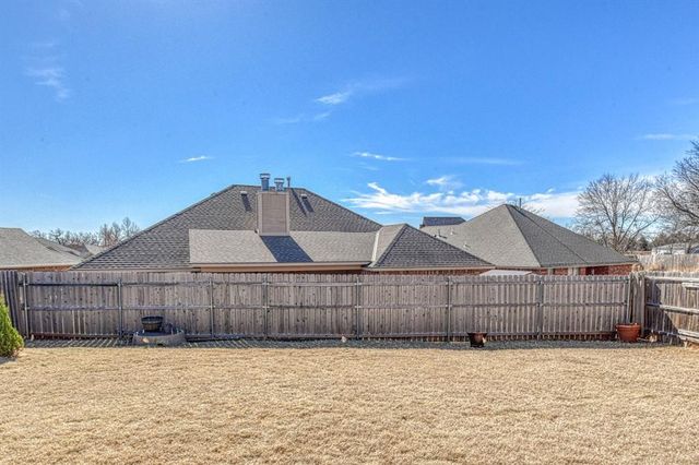 2200 SE 8th Street, Moore, OK 73160