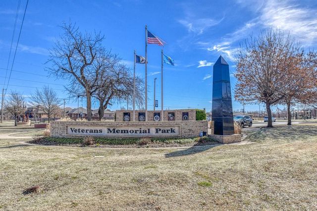 2200 SE 8th Street, Moore, OK 73160