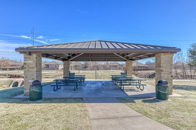 2200 SE 8th Street, Moore, OK 73160