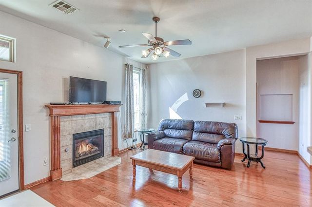 2200 SE 8th Street, Moore, OK 73160