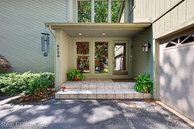 8520 Englewood Drive, Clarkston, MI 48346