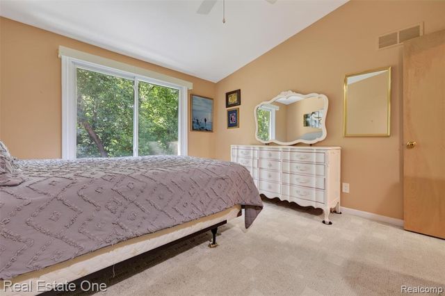 8520 Englewood Drive, Clarkston, MI 48346