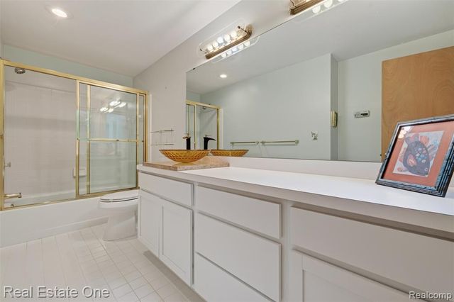 8520 Englewood Drive, Clarkston, MI 48346