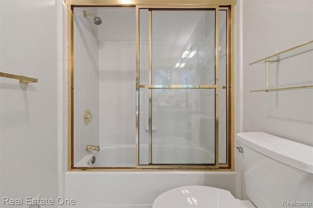 8520 Englewood Drive, Clarkston, MI 48346