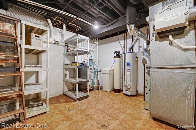 8520 Englewood Drive, Clarkston, MI 48346