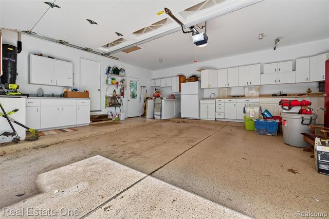 8520 Englewood Drive, Clarkston, MI 48346