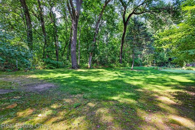 8520 Englewood Drive, Clarkston, MI 48346