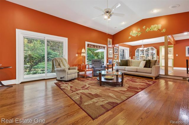 8520 Englewood Drive, Clarkston, MI 48346