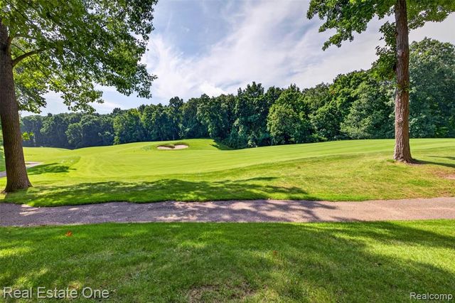 8520 Englewood Drive, Clarkston, MI 48346