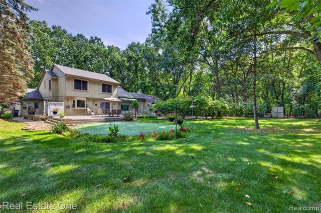 8520 Englewood Drive, Clarkston, MI 48346