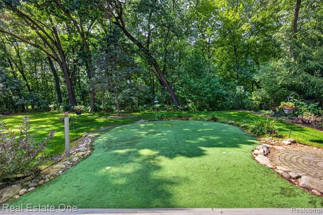 8520 Englewood Drive, Clarkston, MI 48346