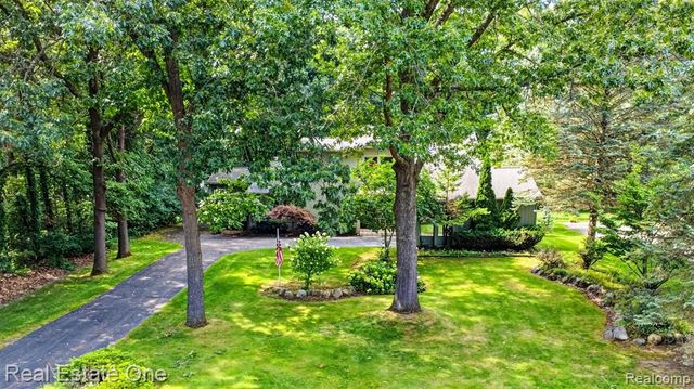 8520 Englewood Drive, Clarkston, MI 48346