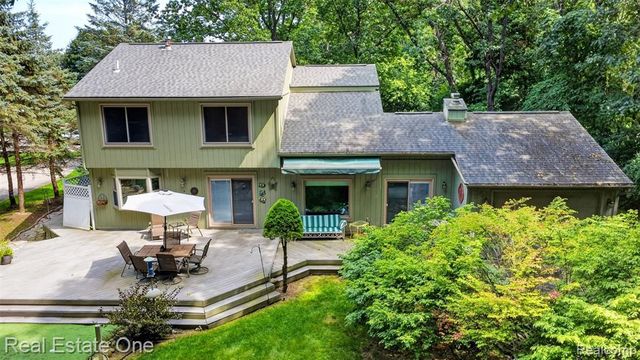 8520 Englewood Drive, Clarkston, MI 48346