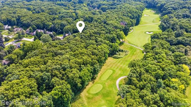 8520 Englewood Drive, Clarkston, MI 48346