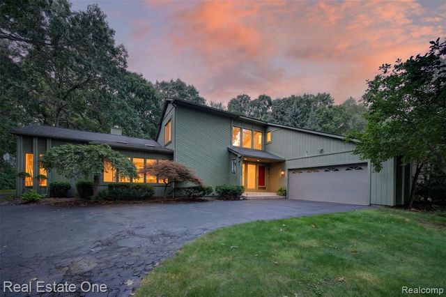 8520 Englewood Drive, Clarkston, MI 48346