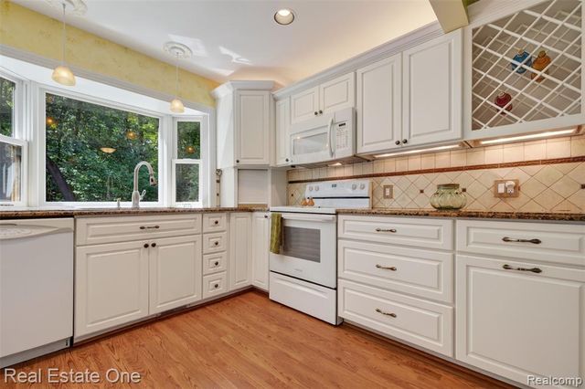 8520 Englewood Drive, Clarkston, MI 48346