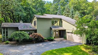 8520 Englewood Drive, Clarkston, MI 48346