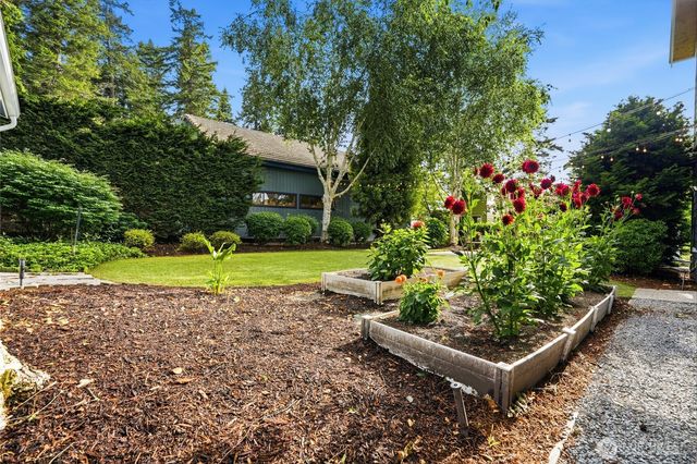 895 Rocky Point Drive, Camano Island, WA 98282