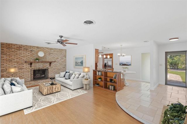 542 59TH WAY S, St Petersburg, FL 33707