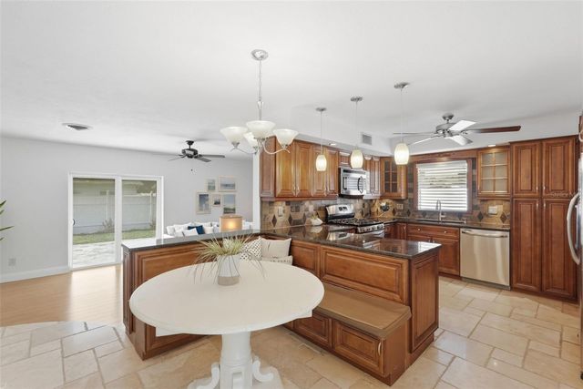 542 59TH WAY S, St Petersburg, FL 33707