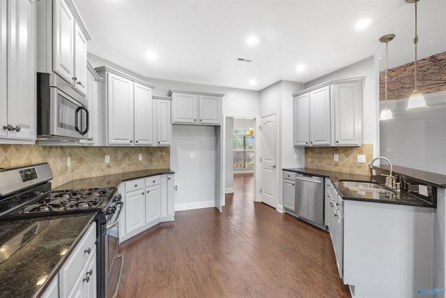 2516 Caldwell Park Court SE, Owens Cross Roads, AL 35763