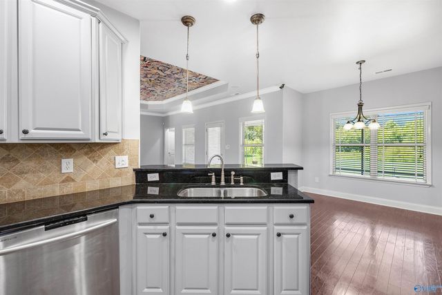 2516 Caldwell Park Court SE, Owens Cross Roads, AL 35763