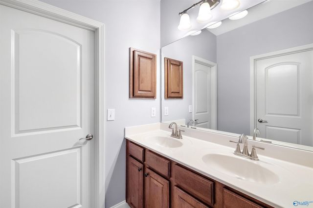 2516 Caldwell Park Court SE, Owens Cross Roads, AL 35763