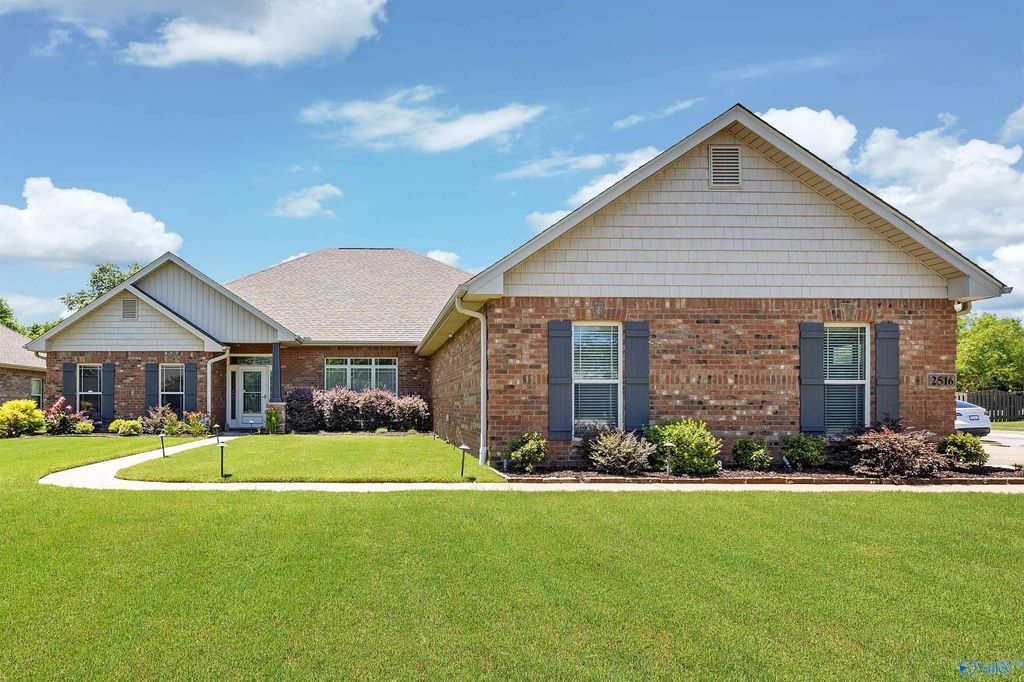 2516 Caldwell Park Court SE, Owens Cross Roads, AL 35763