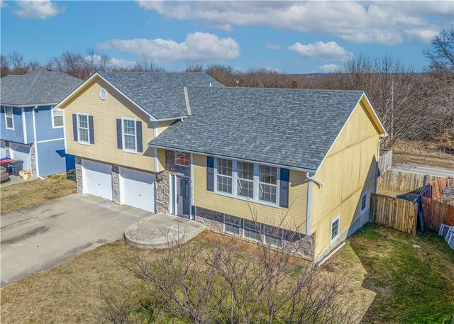 711 Brookside Drive, Warrensburg, MO 64093