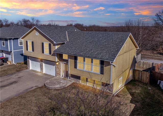 711 Brookside Drive, Warrensburg, MO 64093