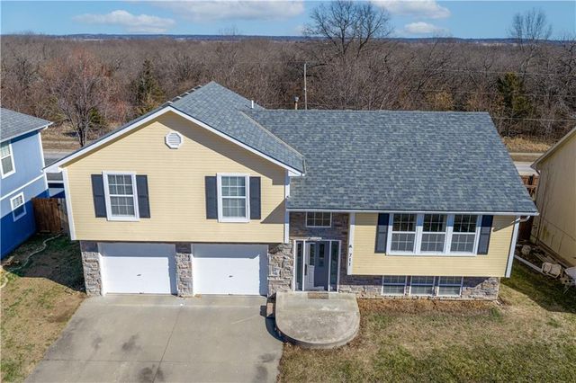 711 Brookside Drive, Warrensburg, MO 64093