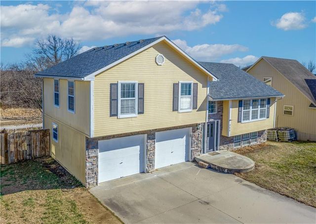 711 Brookside Drive, Warrensburg, MO 64093