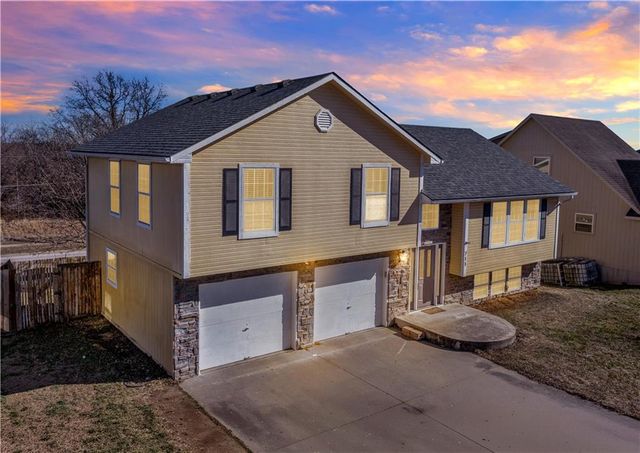 711 Brookside Drive, Warrensburg, MO 64093