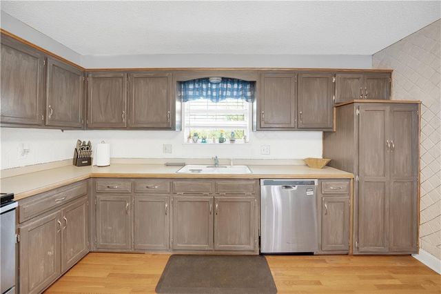 711 Brookside Drive, Warrensburg, MO 64093